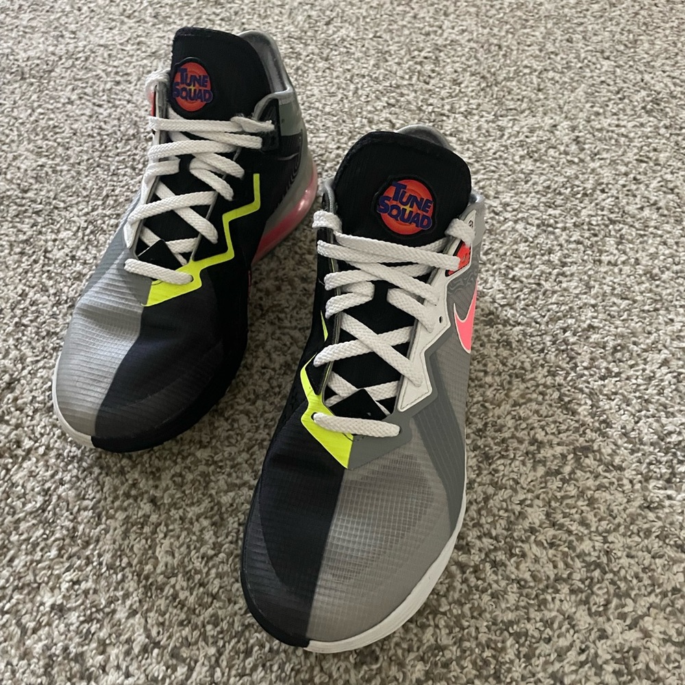 Nike LeBron 18 Low - Bugs vs Marvin - Space Jam